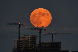 Hình ảnh ấn tượng của nguyệt thực đêm 6/6