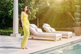 Mỹ nhân gốc Việt khoe hình thể nóng bỏng qua trang phục táo bạo