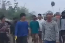 Ấn Độ phẫn nộ vì vụ hai phụ nữ bị ép khỏa thân diễu phố