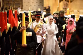 Cận cảnh đám cưới hoành tráng 10 ngày của Hoàng tử Brunei