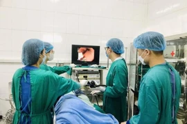 Mỗi ngày uống nửa lít rượu, người đàn ông nôn ra máu tươi nhập viện cấp cứu