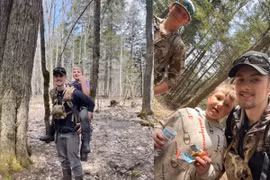 Bé trai 8 tuổi sống sót 2 ngày trong rừng hoang nhờ ăn tuyết