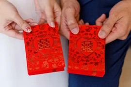 Cô gái hứng chỉ trích vì đòi đồng nghiệp cũ trả tiền mừng cưới