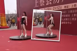 Thuê vũ công sexy múa cột, hội chợ Trung Quốc hứng chỉ trích