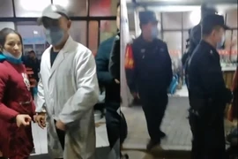 Quán mỳ Trung Quốc bị tẩy chay vì tạt dầu sôi chó hoang