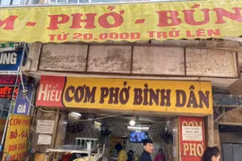 Công an vào cuộc vụ quán ăn gần BV Bạch Mai bị tố "chặt chém"