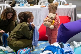 Israel - Hamas tiếp tục trao đổi hơn 40 con tin, tù nhân