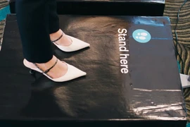 Hãng hàng không yêu cầu cân hành khách trước khi lên máy bay