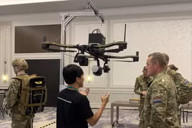 Từ đứa trẻ xóm xì ke tới CEO công ty thiết bị bay không người lái