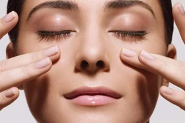 Những mẹo giúp giảm khô mắt mà dân văn phòng nên “bỏ túi“