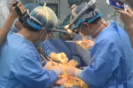 Ghép gan cho bệnh nhân ít tuổi nhất, cân nặng thấp nhất Việt Nam