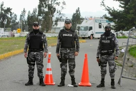 Tù nhân Ecuador bắt gần 180 nhân viên trại giam làm con tin