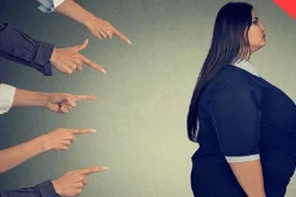 Chê nữ đồng nghiệp béo, người đàn ông bị cho thôi việc