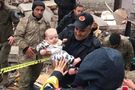 Nhói lòng những em bé sống sót trong động đất Syria và Thổ Nhĩ Kỳ