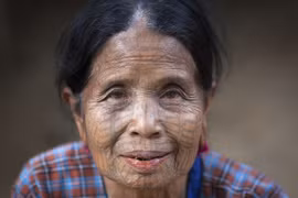 Lý giải tục xăm mặt kỳ lạ của phụ nữ bộ tộc ở Myanmar