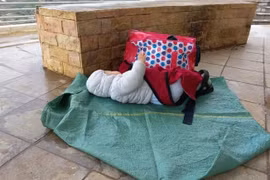 Bé gái hơn 1 tuổi bị bỏ rơi ở điểm ngắm cảnh ruộng bậc thang Sa Pa