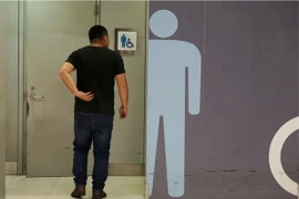 Bị đuổi việc vì dành 6 tiếng đi vệ sinh ở chỗ làm 