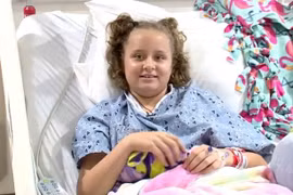 Bé gái 10 tuổi bị cá mập tấn công cụt một chân