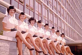 Bất ngờ vẻ đẹp ngọt ngào của tiếp viên hàng không thế kỷ 20