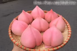 Lạ mắt món bánh bao đào tiên cúng rằm tháng 7 đang gây sốt