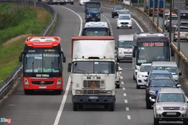 Xe đổi sang biển vàng có được giữ lại số?