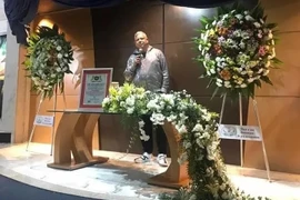 Người đàn ông giả chết để xem ai sẽ đến dự đám tang mình