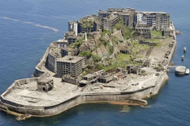 Khám phá “hòn đảo ma” nằm giữa biển ở Nhật Bản