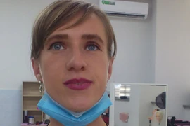 Nữ bưu tá tử vong thương tâm vì mắc kẹt trong thang máy