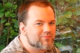 Cặp vợ chồng máu lạnh nhốt con gái 3 tuổi dưới hầm đến chết