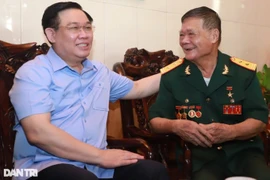 Chủ tịch Quốc hội thăm cựu chiến binh, mẹ Việt Nam anh hùng