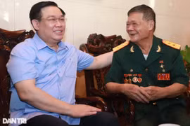 Chủ tịch Quốc hội thăm cựu chiến binh, mẹ Việt Nam anh hùng