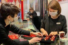 Giá vàng hôm nay 9/2: Tiếp tục tăng giá