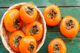 Chế biến loạt món ngon đặc sắc từ quả hồng giòn mùa thu có nhiều