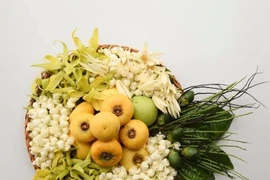 Bắt mắt những mẹt hoa quả cúng rằm 