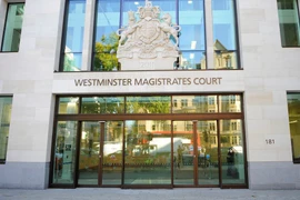 Nam cảnh sát bị kiện vì lắp camera theo dõi bạn gái cũ