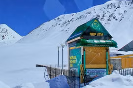 Máy ATM cao nhất thế giới nằm trên đỉnh núi gần 4.700m