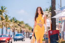 Những trang phục táo bạo quyến rũ của Khánh Vân 