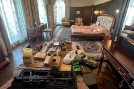 Bên trong biệt thự đầy tiền vàng và súng ống của ông trùm Wagner