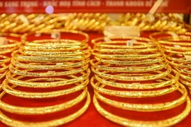 Giá vàng hôm nay 13/3: Bất ổn tài chính, giá tăng lên mức 1.900 USD/ounce