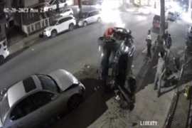 Tài xế Lexus bị hai thiếu niên 15 tuổi tấn công, cướp xe