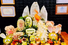 Phụ huynh bức xúc với "cuộc đua" cỗ trung thu