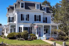 Bên trong ngôi nhà chứa đầy búp bê, máy cưa như phim kinh dị