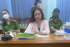 Bị đòi bồi thường 73,9 tỷ đồng, bà Nguyễn Phương Hằng phản ứng gì?