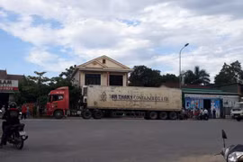 Đôi nam nữ gặp tai nạn ở Quảng Trị, người phụ nữ bị cuốn vào gầm xe tử vong