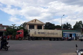 Đôi nam nữ gặp tai nạn ở Quảng Trị, người phụ nữ bị cuốn vào gầm xe tử vong