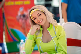 H’Hen Niê và các sao Việt nhuộm tóc bạch kim xinh như gái Tây 