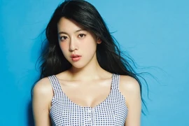 Vẻ đẹp nóng bỏng của người đẹp tắm cùng bố đến năm 20 tuổi