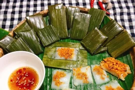 Đến Huế thưởng thức món bánh nậm dân dã và cực hấp dẫn 