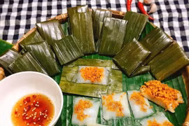 Đến Huế thưởng thức món bánh nậm dân dã và cực hấp dẫn 