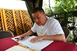 Thi trượt đại học 25 lần, người đàn ông vẫn không chịu từ bỏ